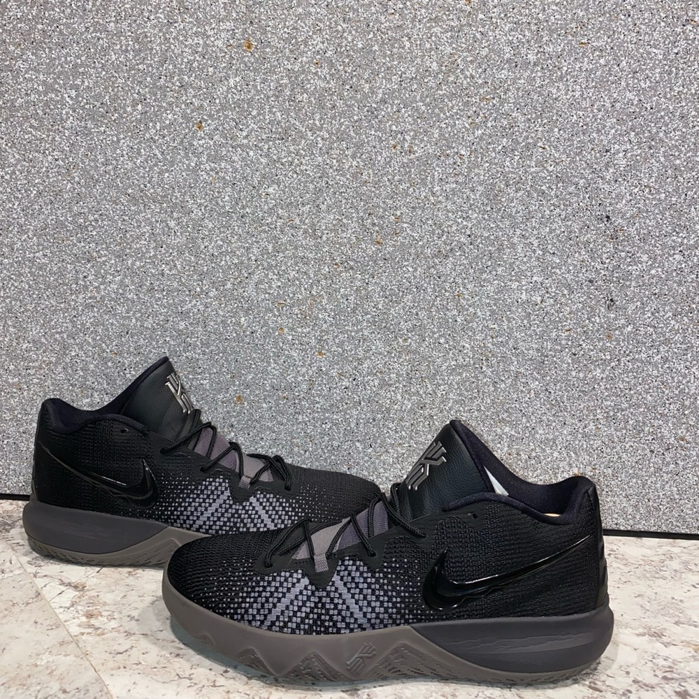 nike kyrie flytrap black thunder grey